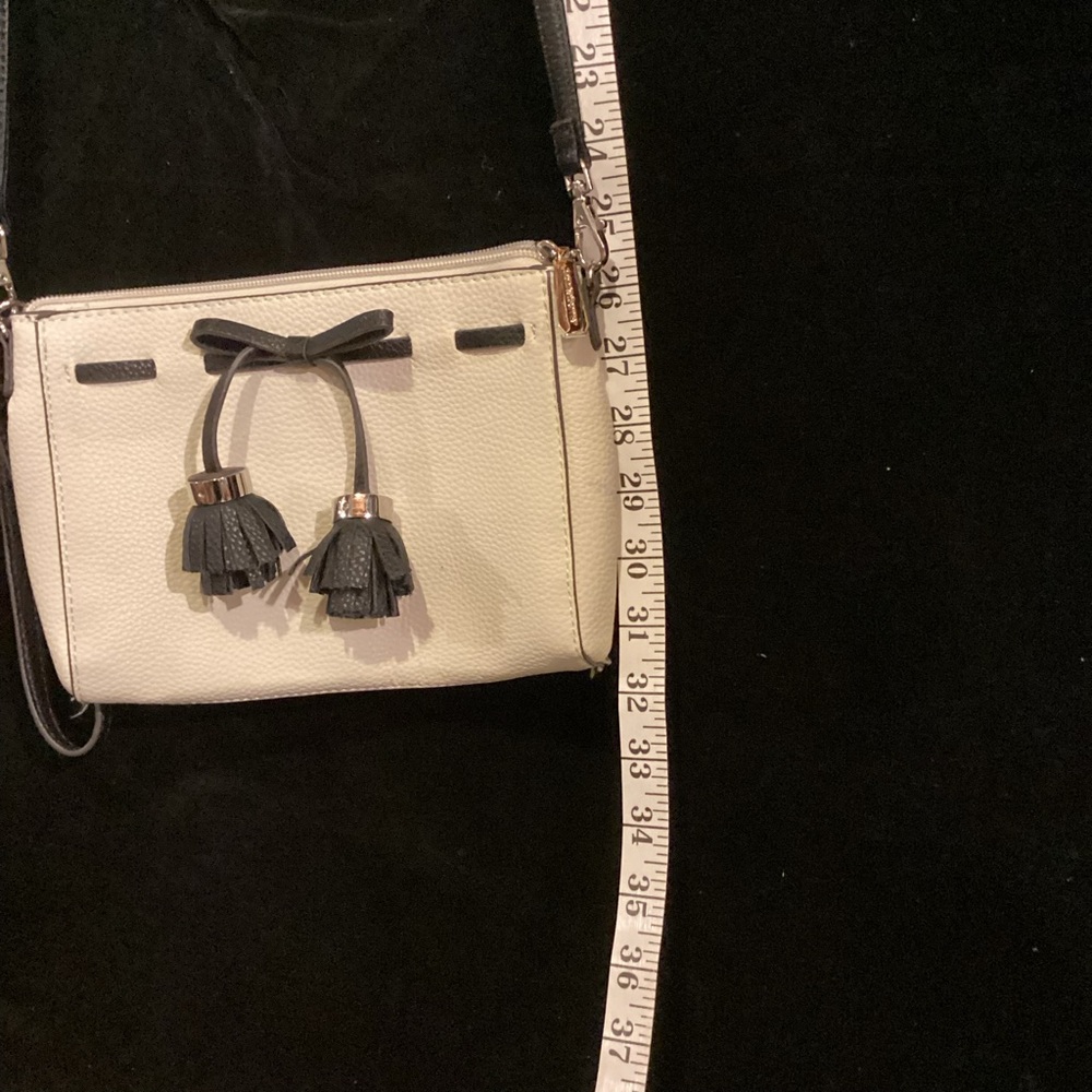 Liz Claiborne Tassel Crossbody in cream and black - Picture 3 of 9
